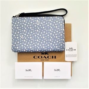 ✨NWT Coach  Corner Zip Wristlet Wallet Star F67613
